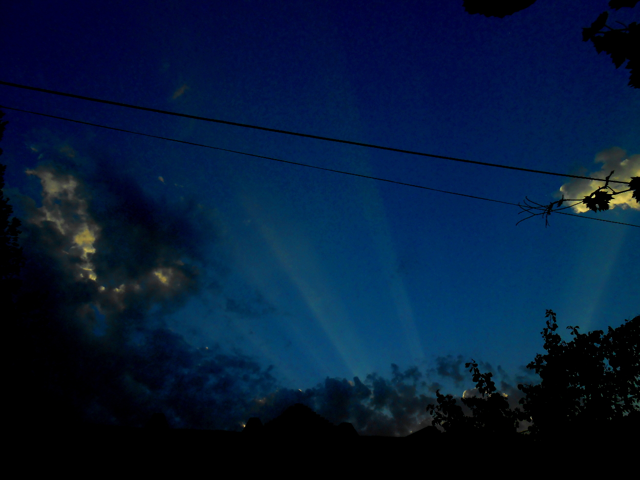 Crepuscular rays.22.07.17.20h40min.DSCN5553.JPG