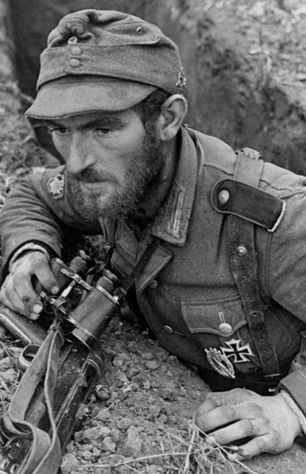 Dupa ce-i radem pe comunistii aia ,ma barbieresc si eu....jpg