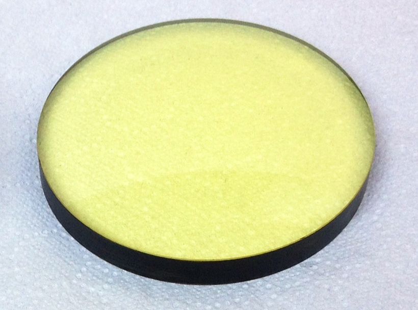 lentila frontala Gauss cu depunere filtru 490nm.JPG