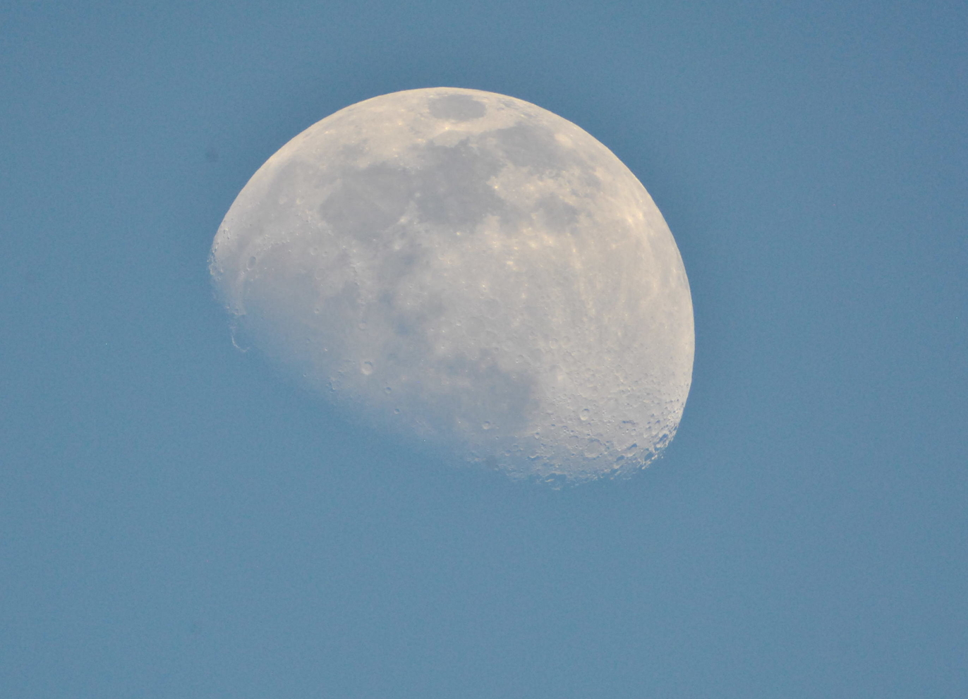 luna timp de zi.jpg