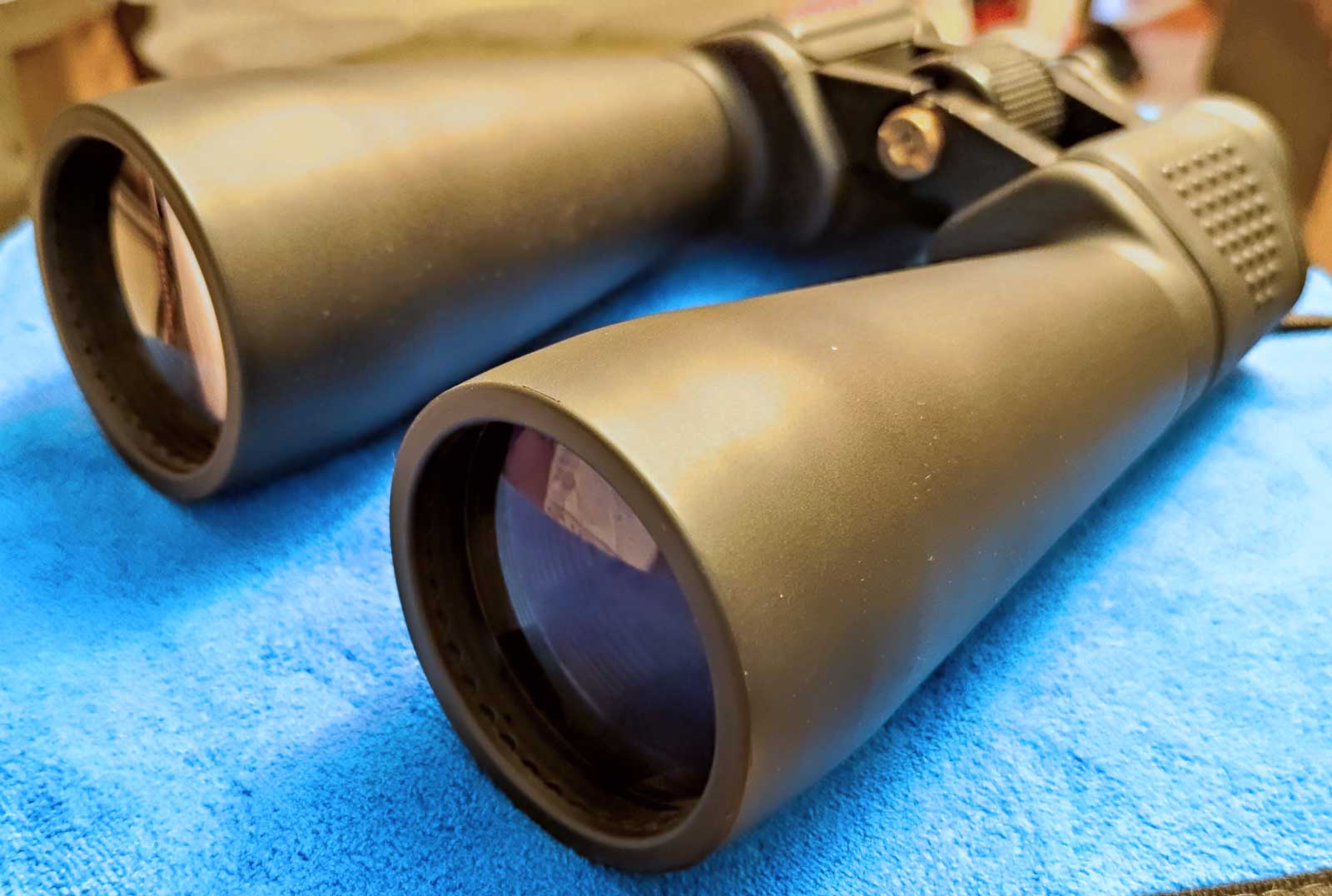 008.Celestron-SkyMaster-15x70-Long-Eye-(2).jpg
