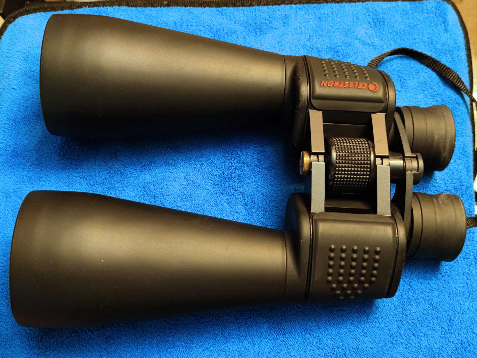 009.Celestron-SkyMaster-15x70-Long-Eye-(3).jpg