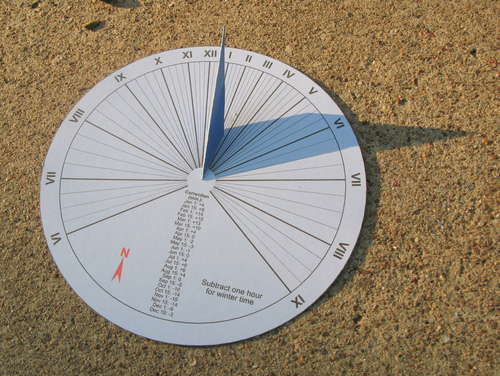 15-minute-paper-craft-sundial.jpg