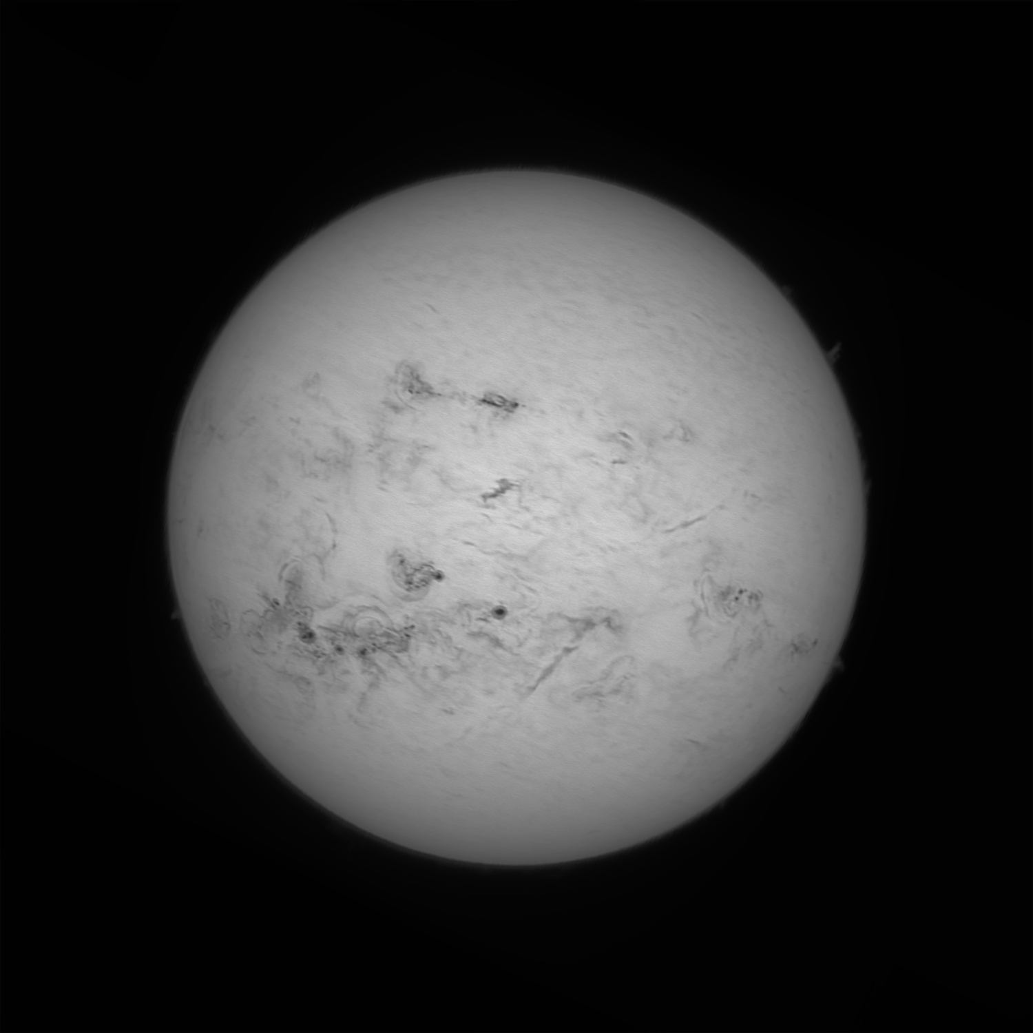 2024-10-27-0809_7-Sun-FeHe_solex_20241027_helium-direct_pipp_lapl2_ap14119_reg8_reg1_psB_mono.jpg