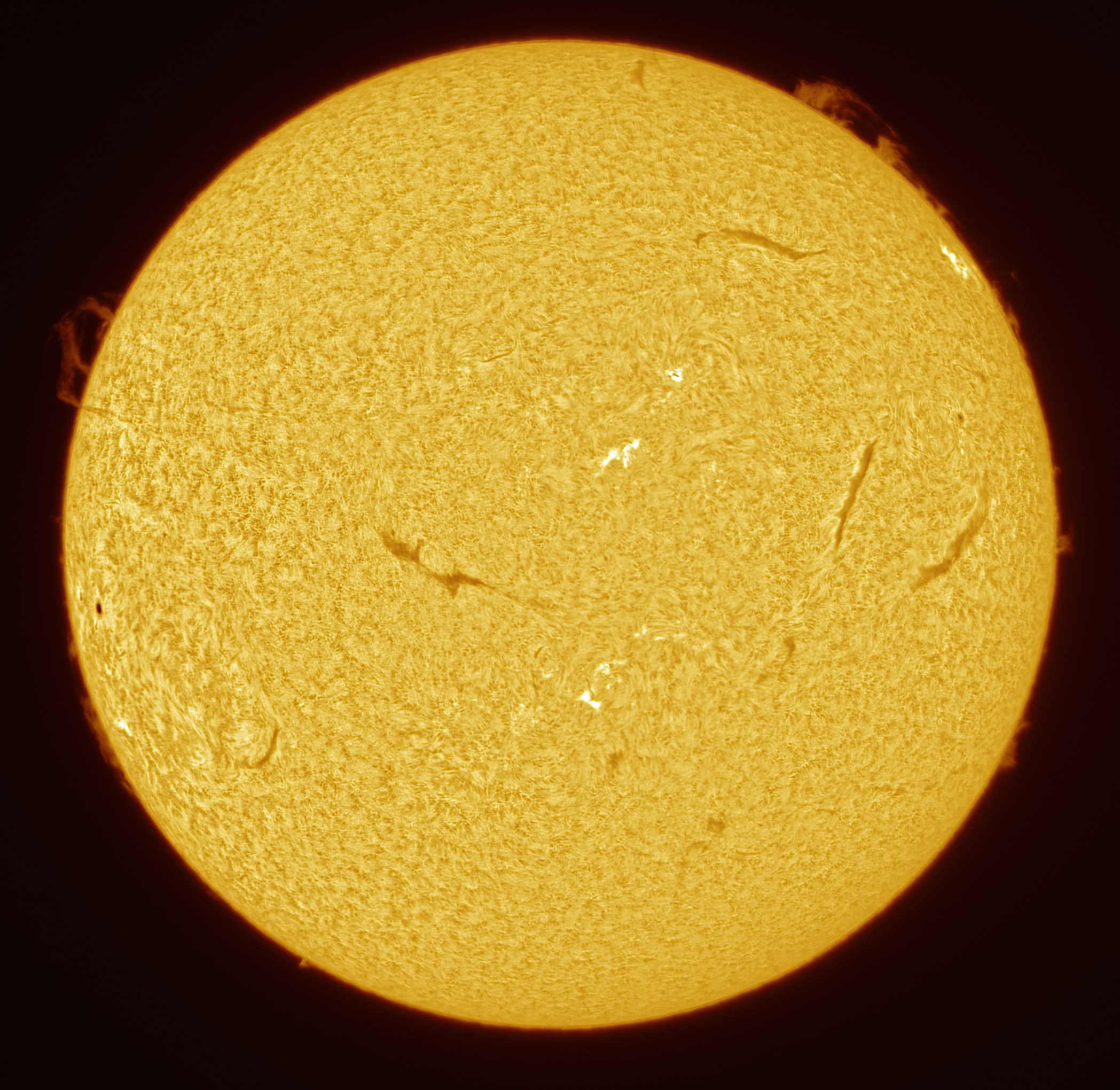 2025-05-13-1237-U-L-Sun_Halpha.jpg
