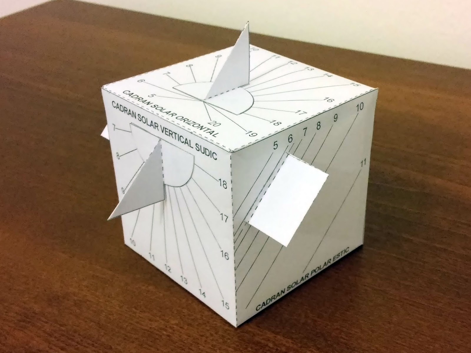 cadran solar cubic.jpg