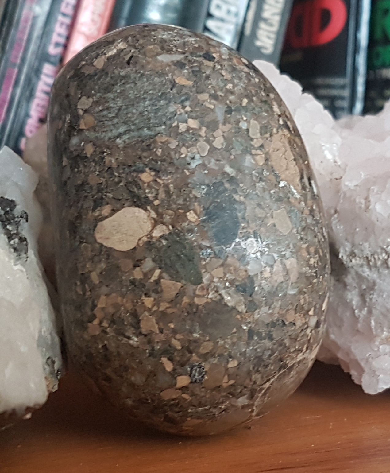 conglomerat sau breccia.jpg