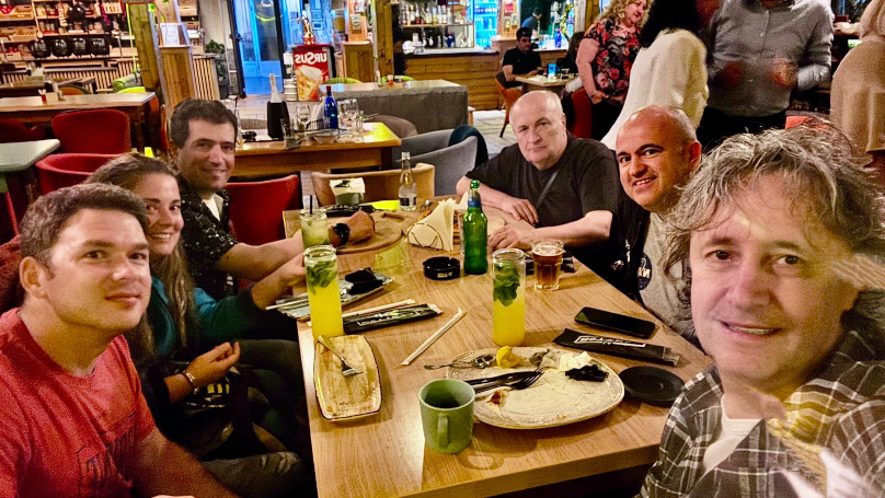 De.la.stanga -Csaba-Sergiu-Mircea-Armand-Roxana si sotul.png