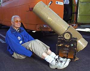 h_in_sockswithvan_03.jpg