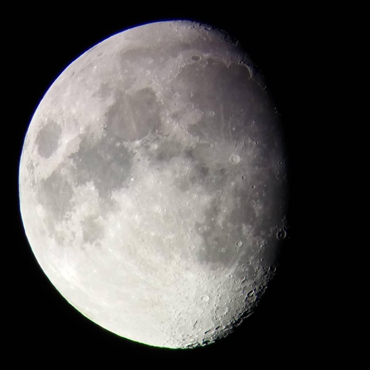 Luna_R90-910-39x_20180920_234430.jpg
