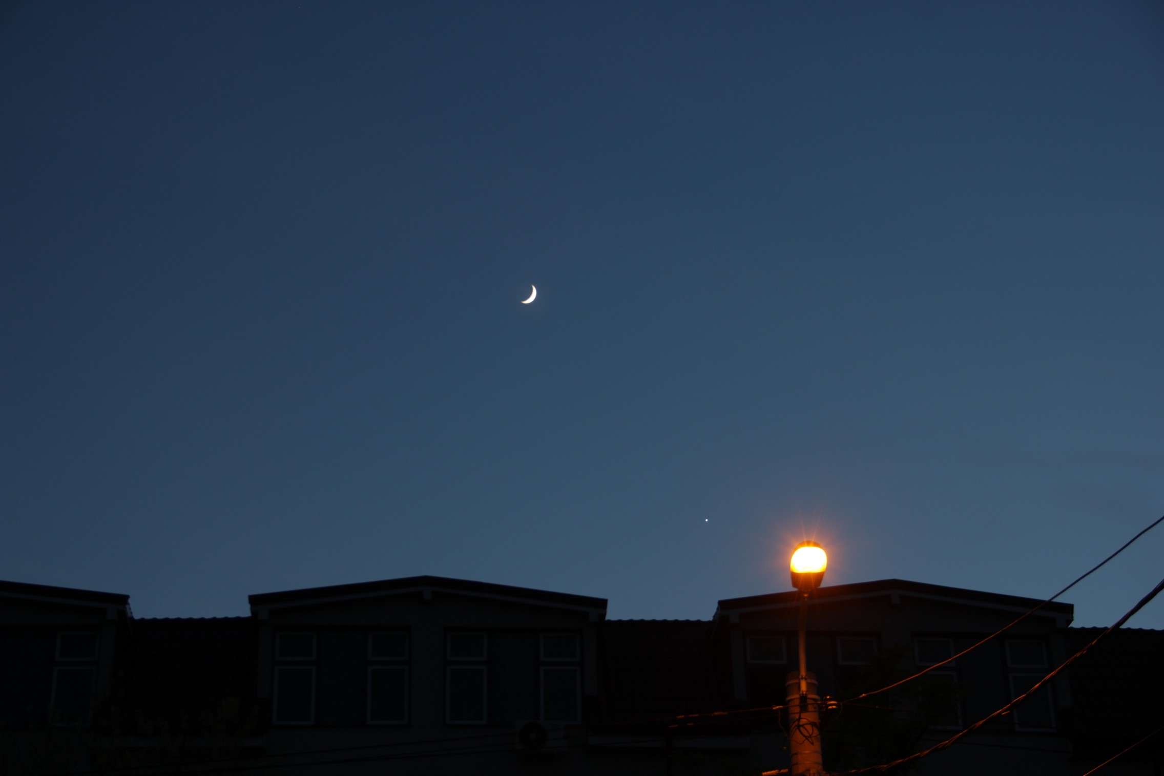 Luna Venus si nenorocita de lampa.jpg