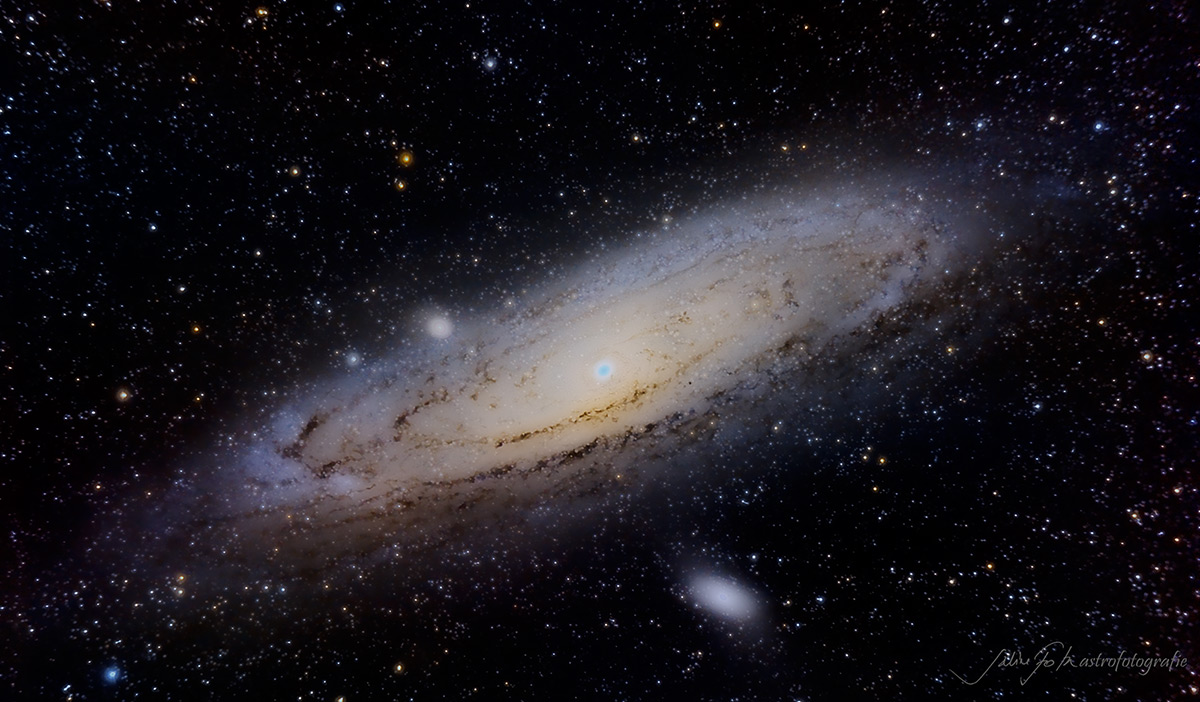 M31_andromeda_300s_finalwmmic.jpg