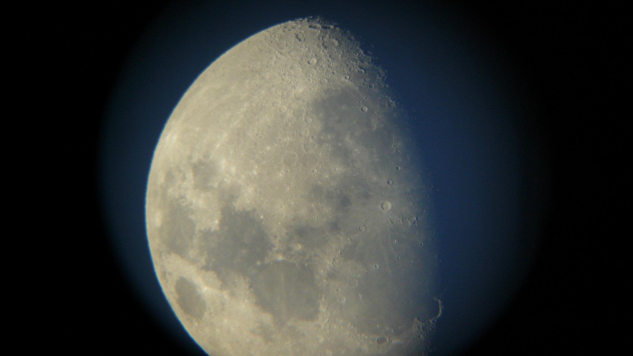 moon.jpg