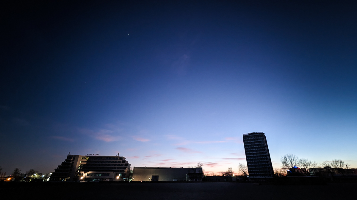 PXL_20230103_152620558.NIGHT.jpg