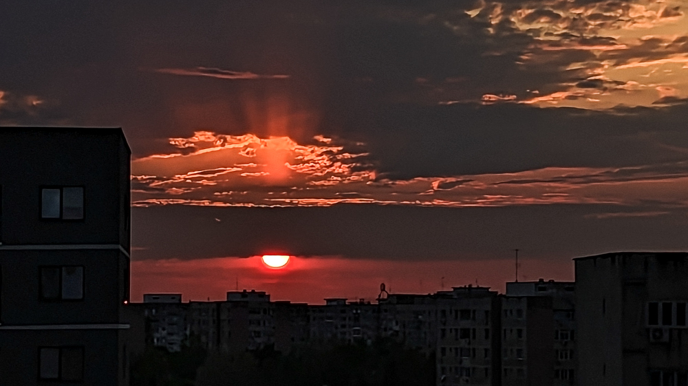 PXL_20230422_165813022.NIGHT.jpg