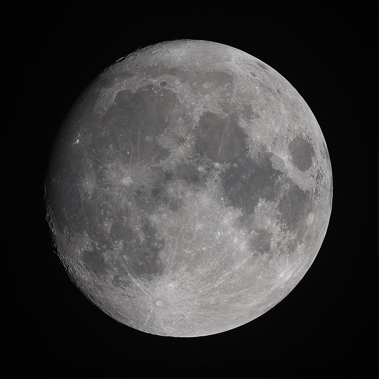 rsz_luna_08092022_ps.jpg
