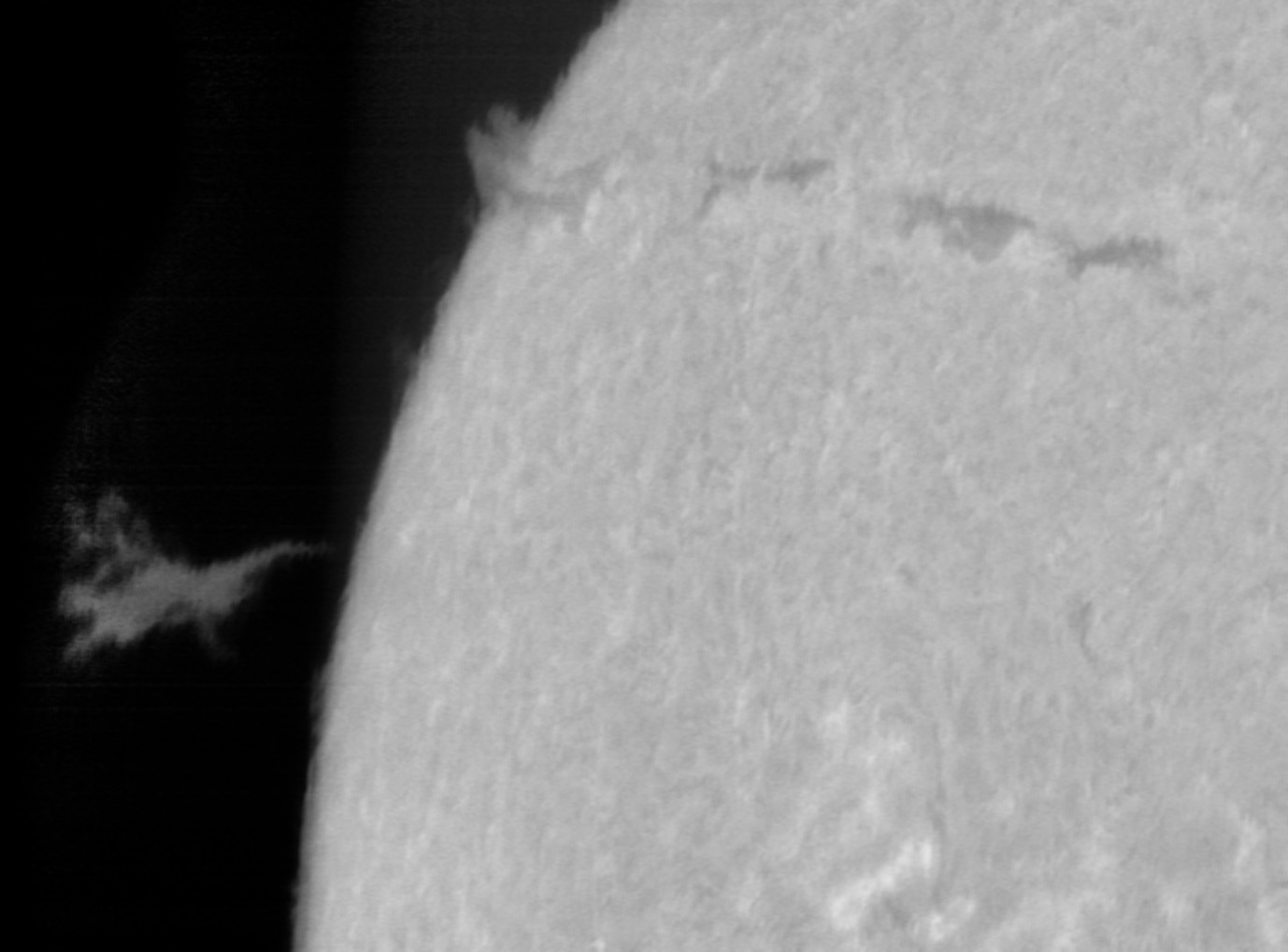 Solar-tornado-proeminence_H-alpha_18-08-2025-mono1.jpg