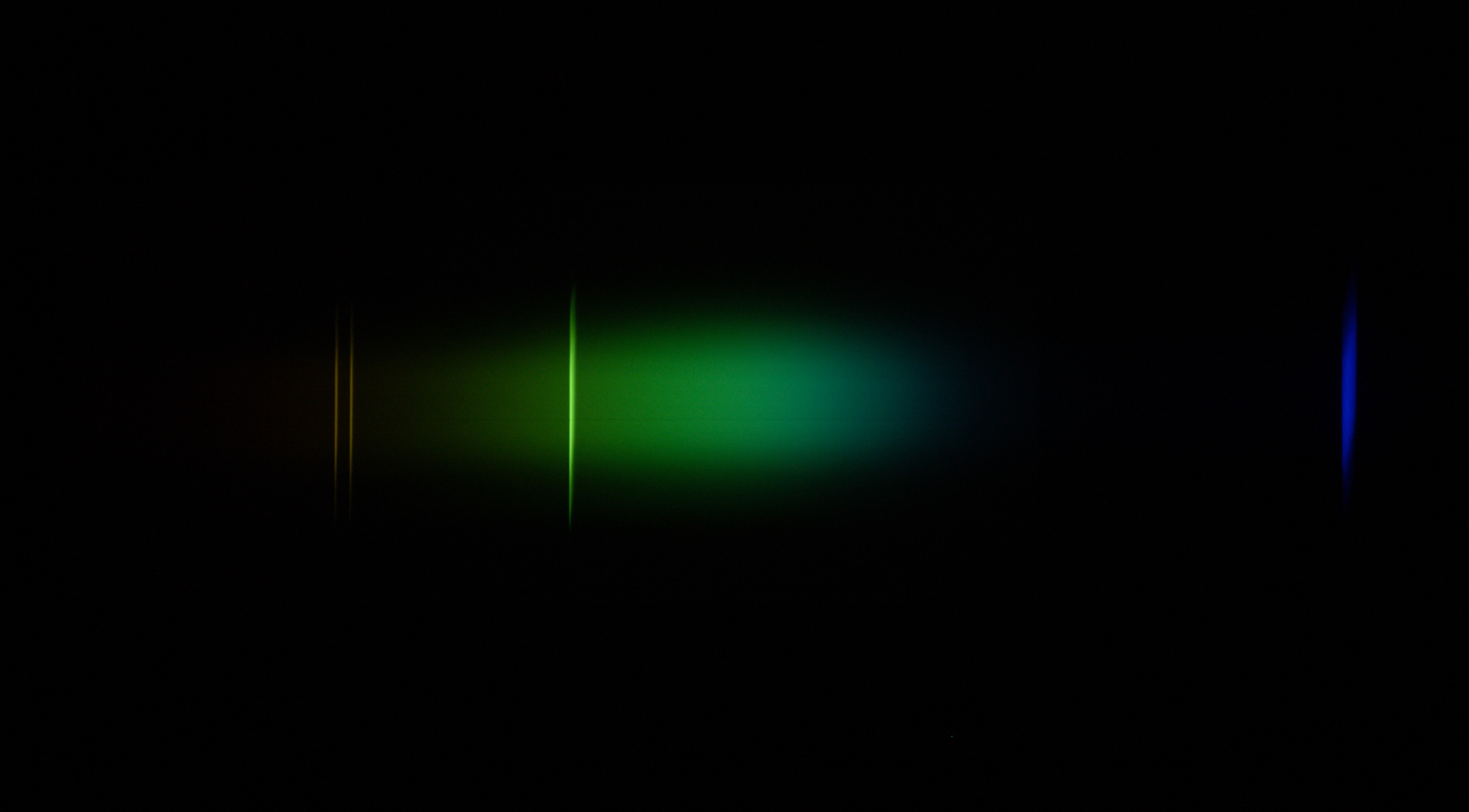 spectru lampa de noapte fluorescenta verde.jpg