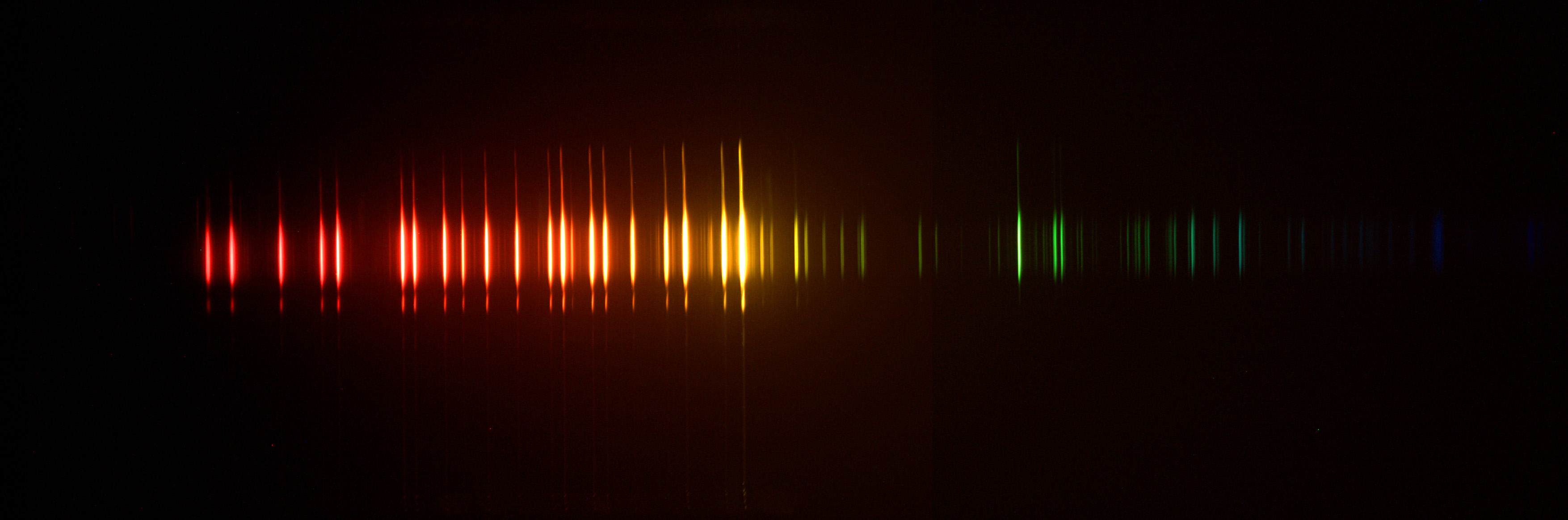 spectru lampa neon2.jpg