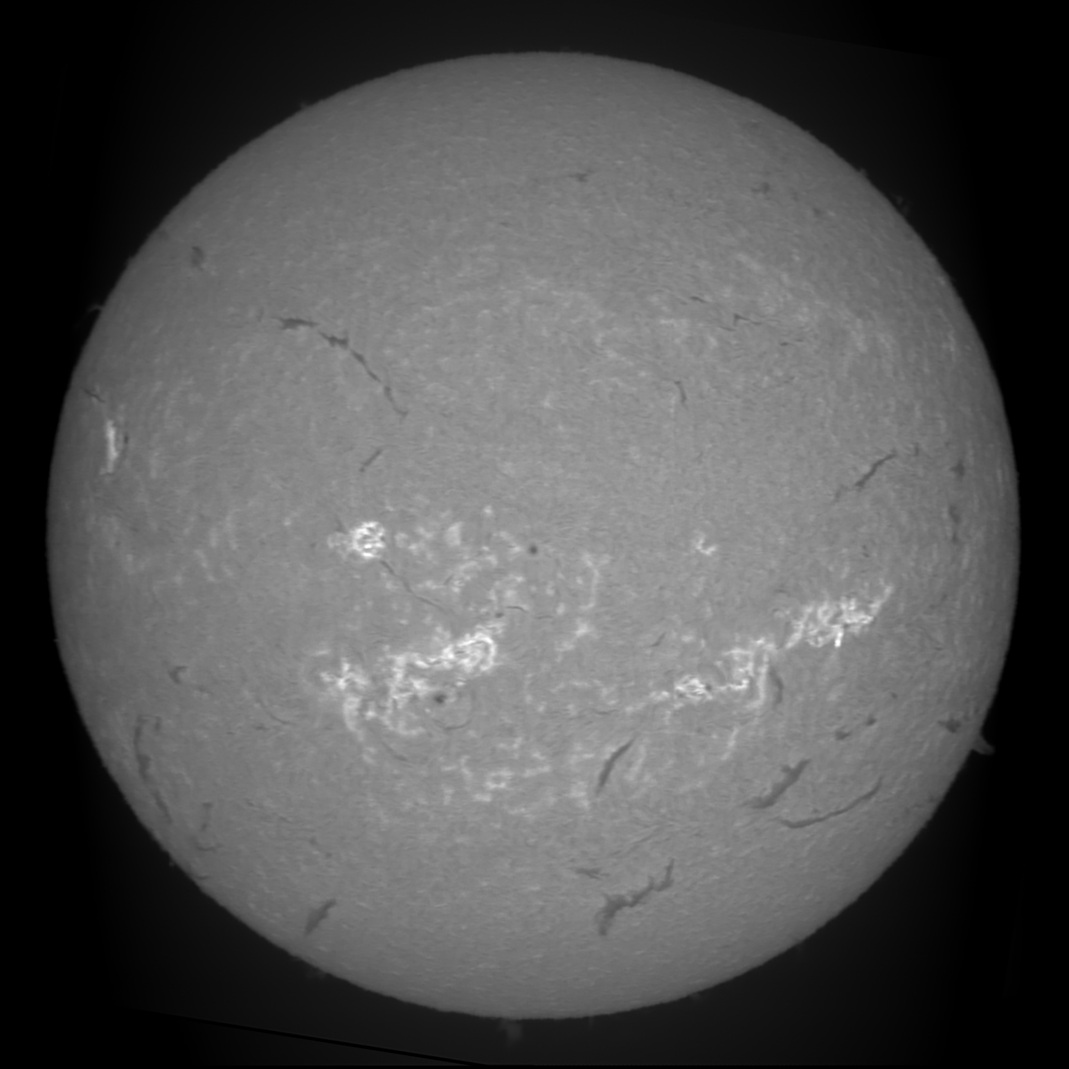 Sun_2024-07-28-0648_H-alpha_disk-b.jpg