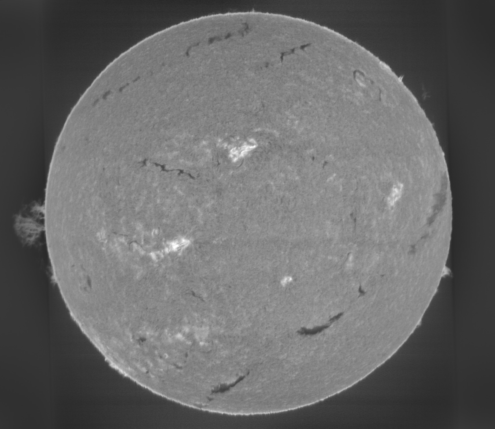 Sun_H-alpha-continuum-div_SHG60mm_ASI178MM_12-10-2025.jpg