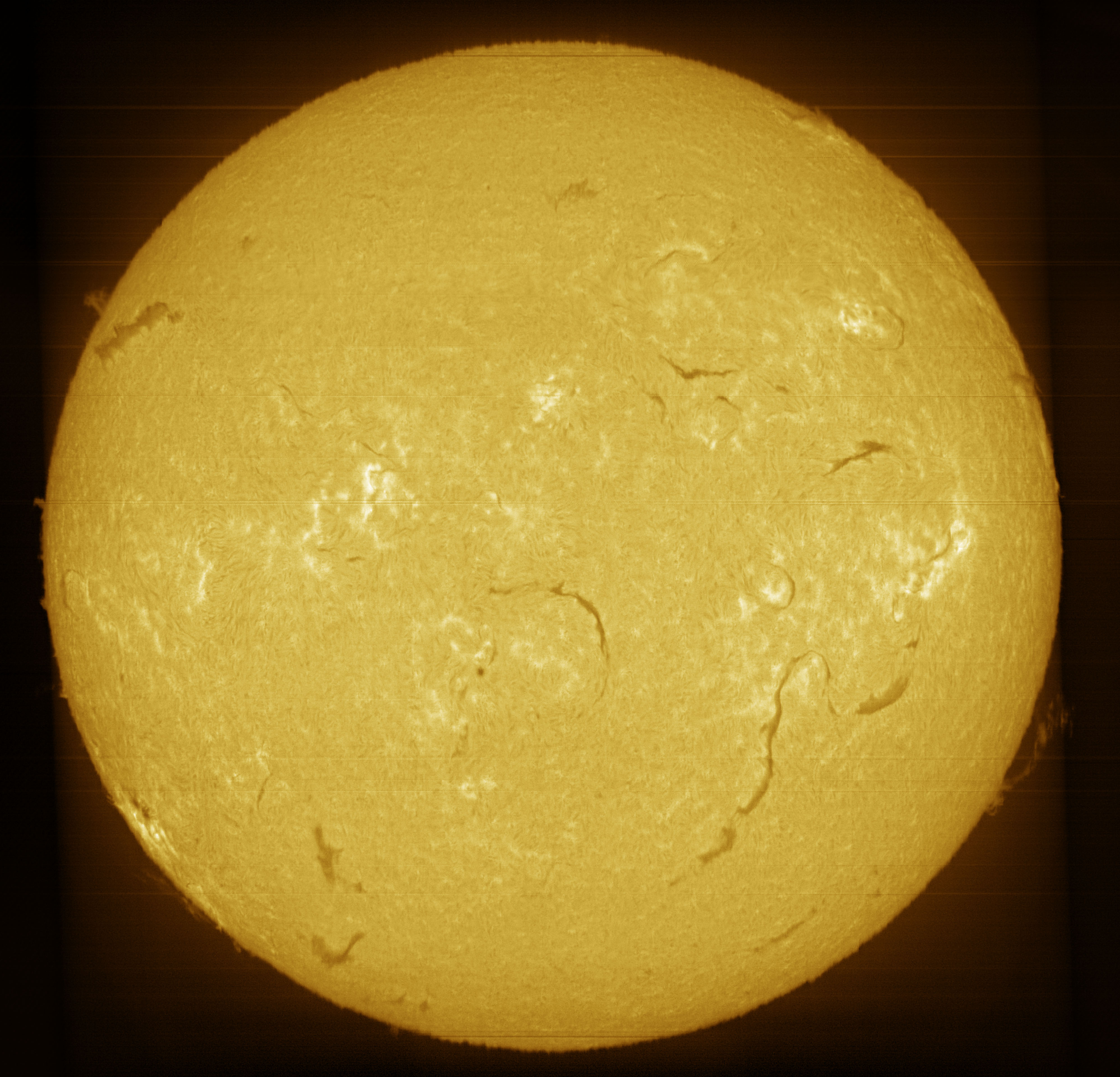 Sun_H-alpha_mosaic_NewSHG80mm_29-04-2025-color.jpg