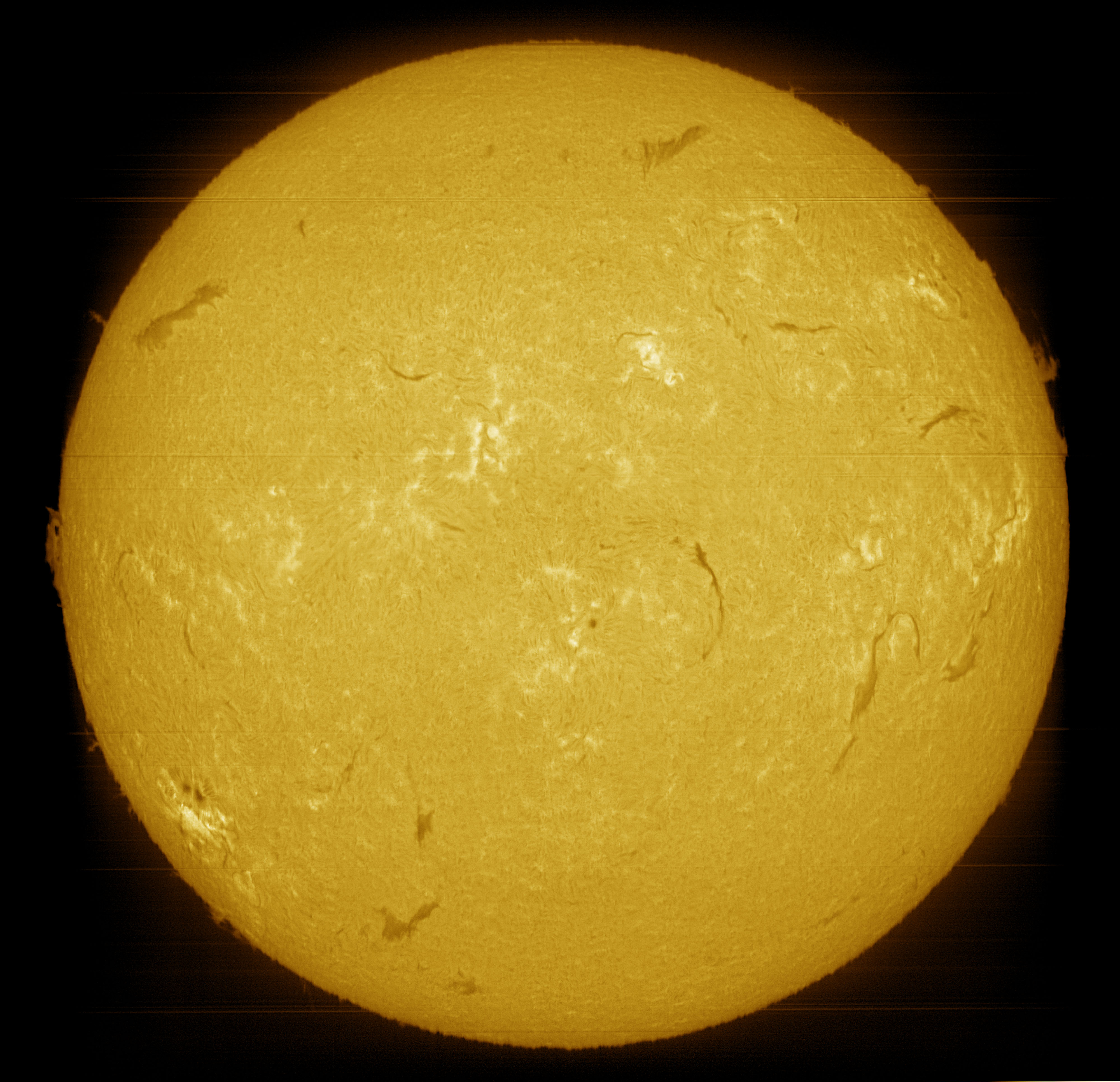 Sun_H-alpha_mosaic_NewSHG 80mm _30-04-2025-color.jpg