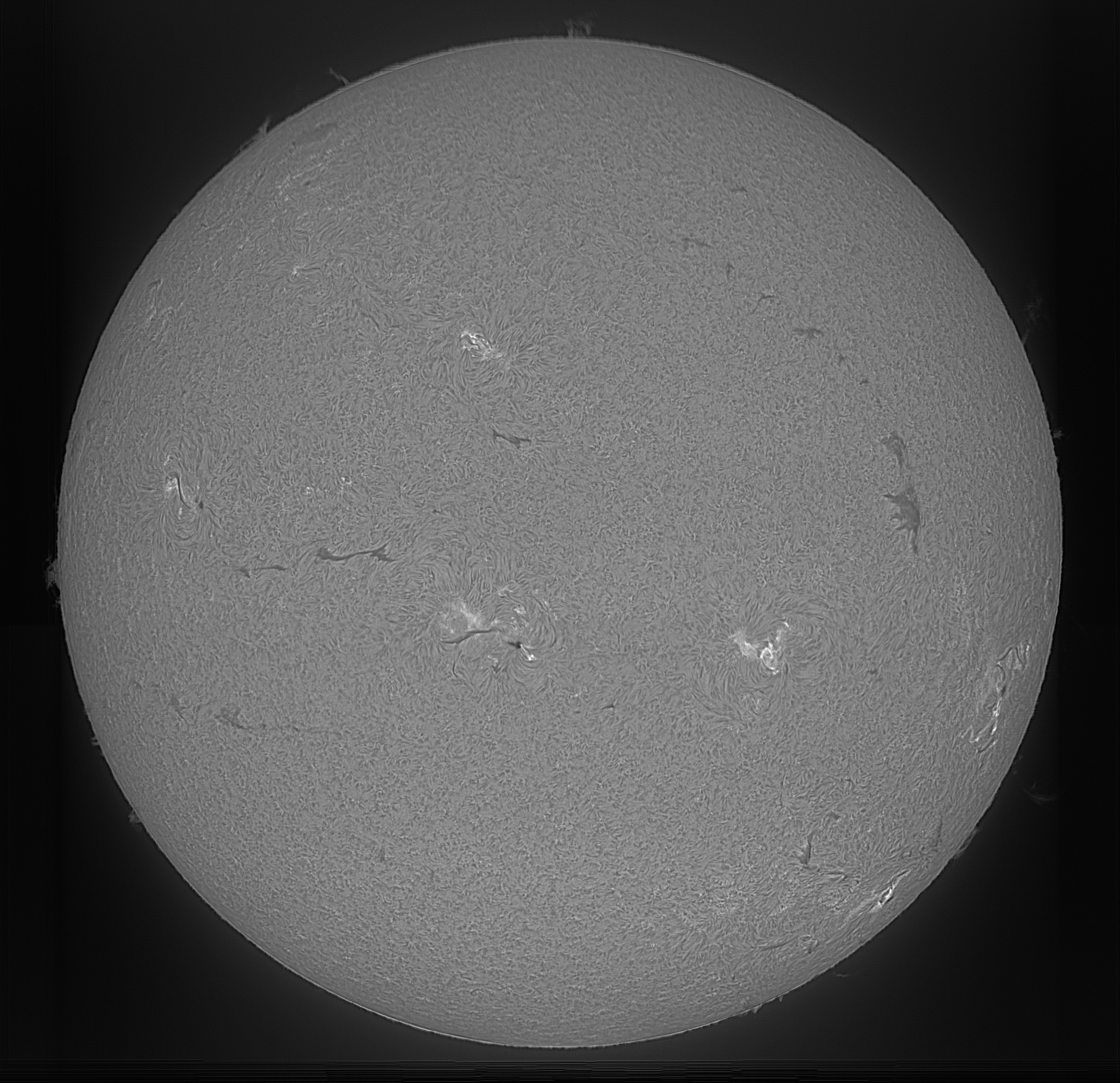 Sun_H-alpha_mosaic_SHG80mm_ASI178MM_05-05-2026b.jpg