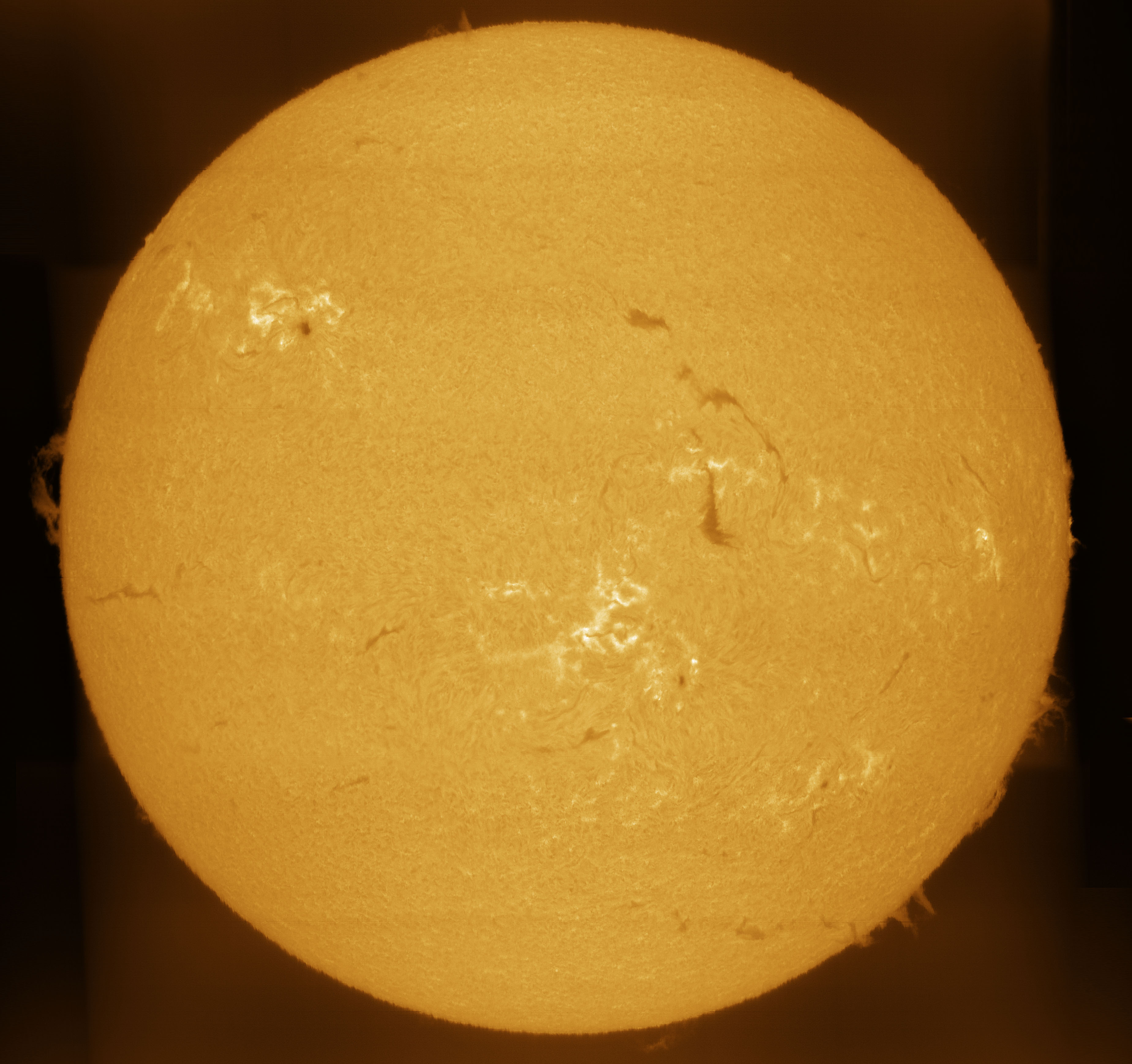 Sun_H-alpha_mosaic_SHG80mm_ASI178MM_30-05-2026-color.jpg