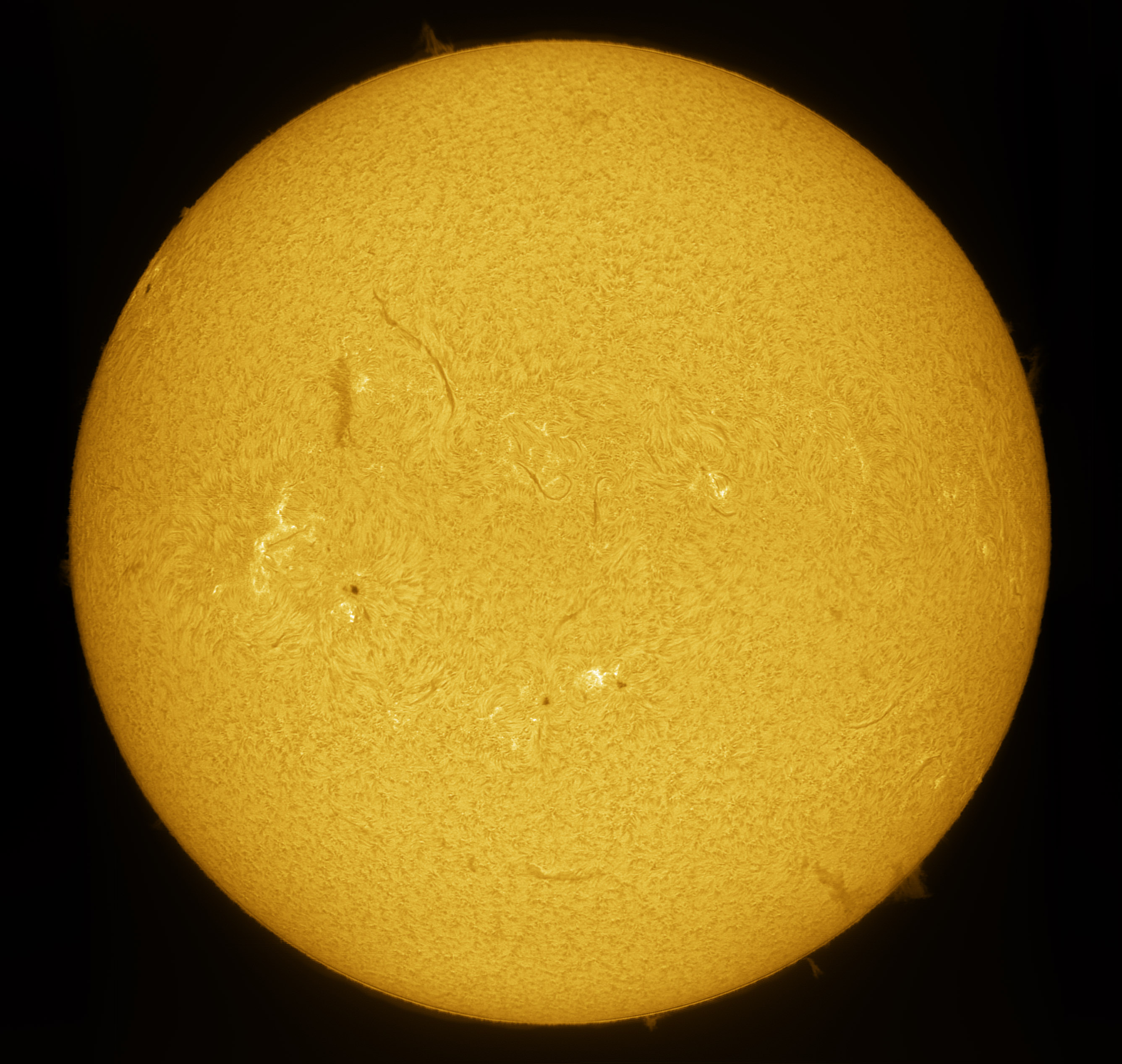 Sun_H-alpha-mosaic_SHG80mm_ASI178MM_3x10-scans-stack_27-05-2026-color.jpg