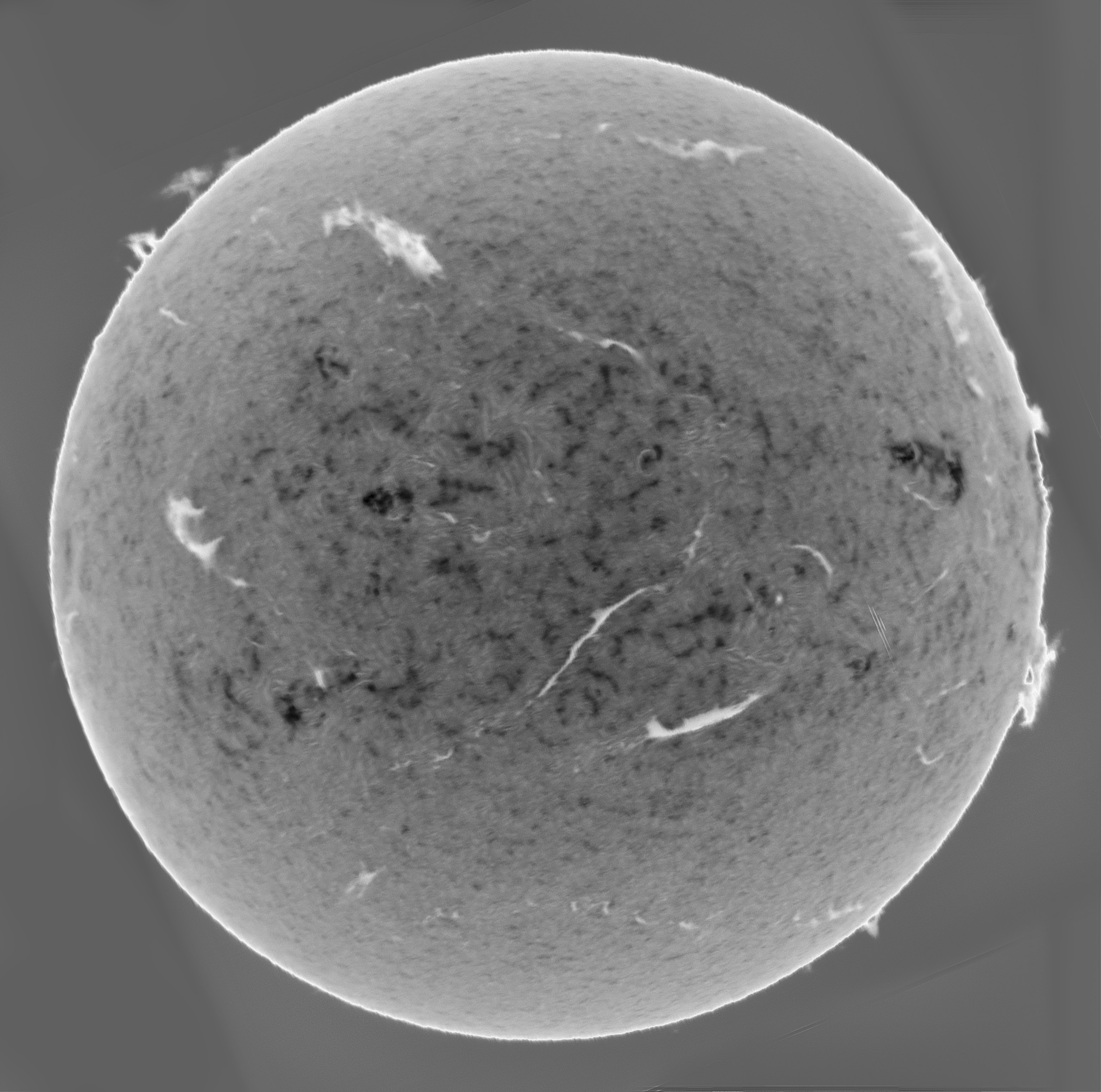 Sun_H-alpha_SHG60mm_11-05-2025_10-scans-stack-invert.jpg